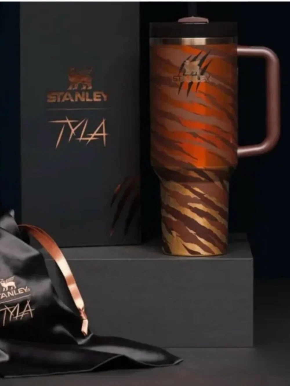Stanley X Tyla Tyger Limited Edition-Quencher H2.0 Flowstate Tumbler 40 OZ - Picture 1 of 3